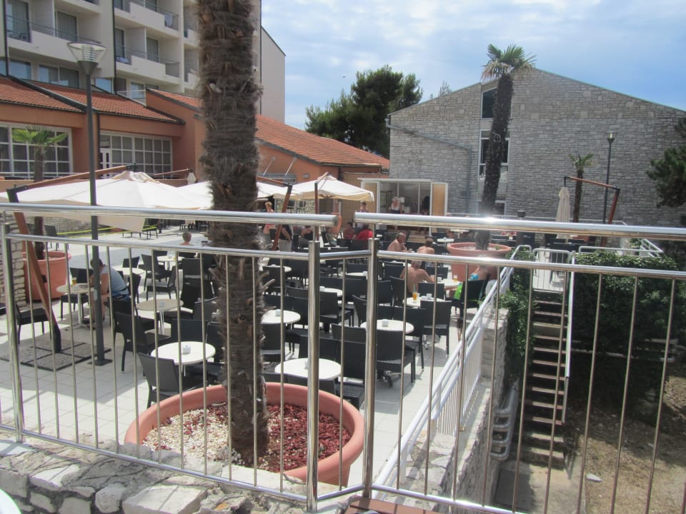 Blick auf die Terrasse  Sunny Rabac by Valamar