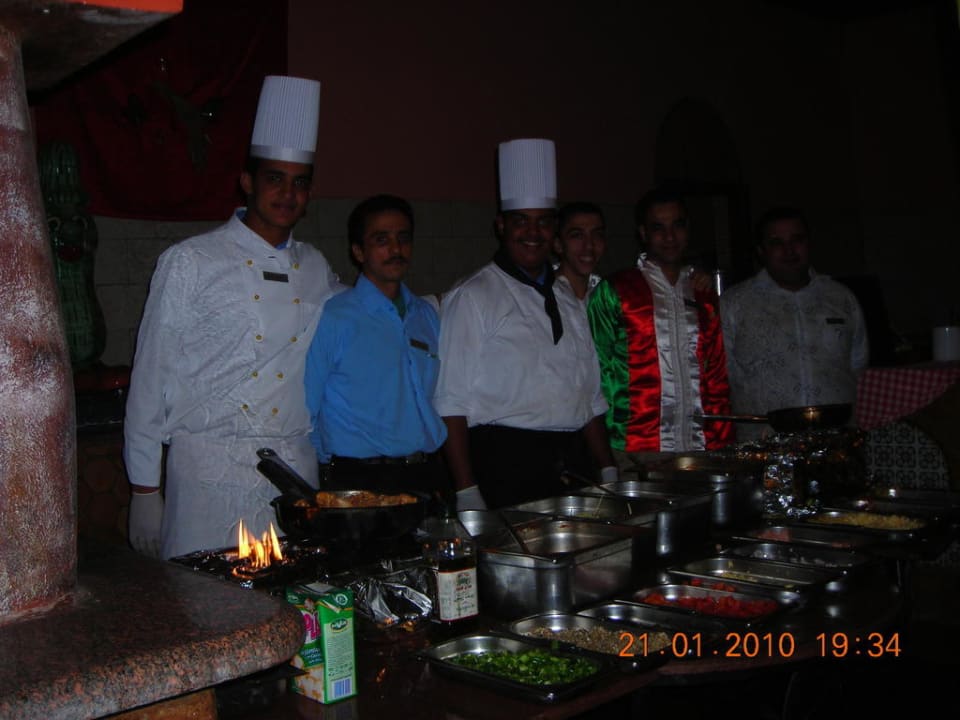 Servicepersonal beim Italiener Pickalbatros Alf Leila Wa Leila Resort - Neverland Hurghada