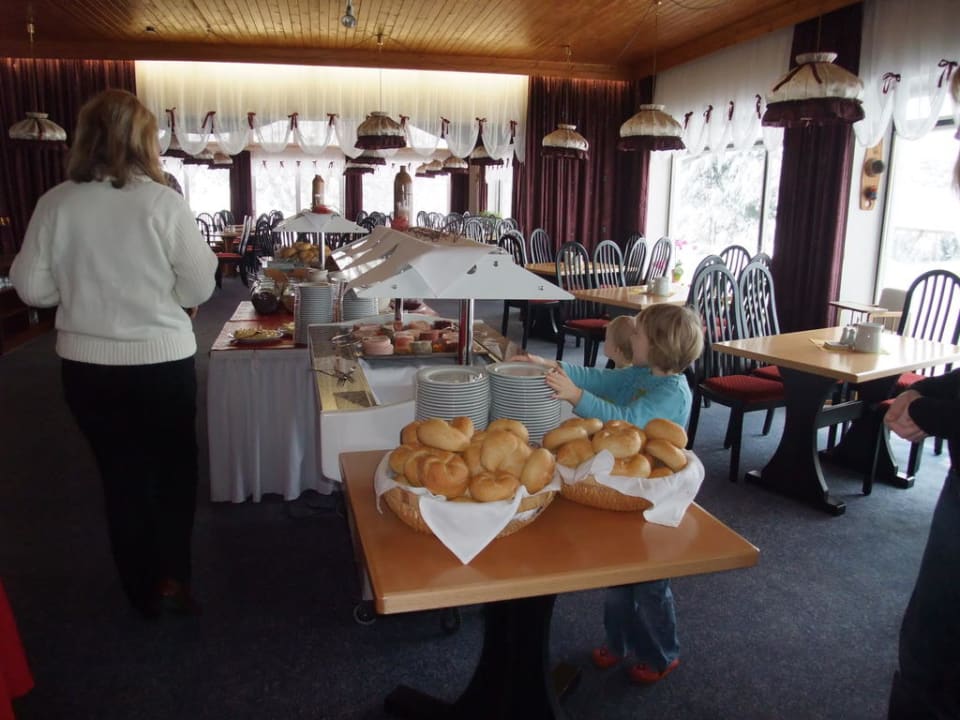Frühstücksbuffet im Wintergarten Hotel Bergland-Hof