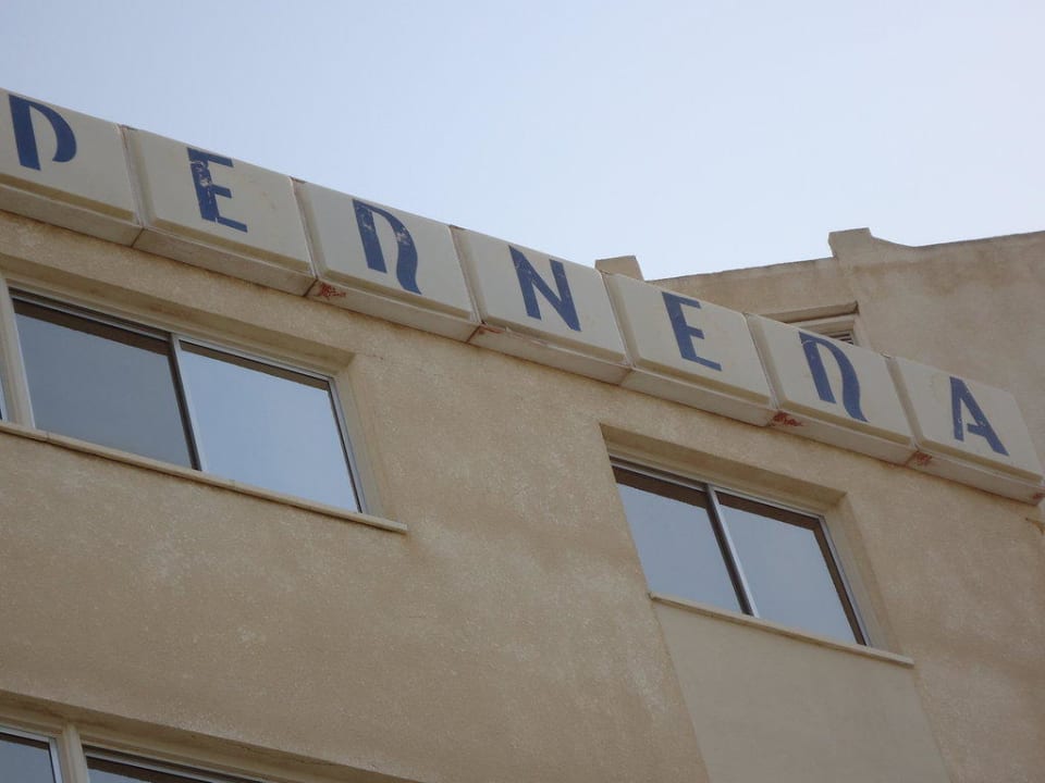 Außenansicht Front Pernera Beach Hotel