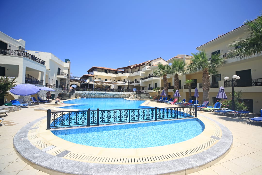 Pool Diogenis Blue Palace