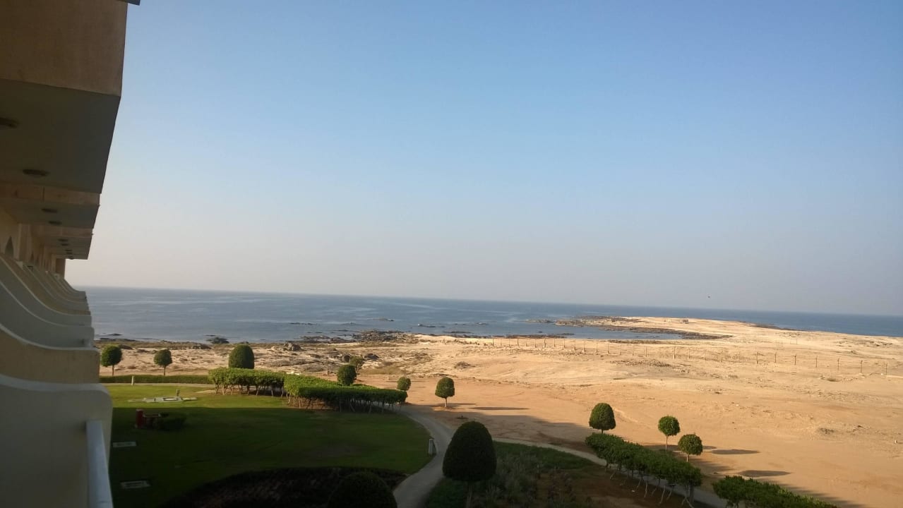Ausblick aus dem Zimmer - seitlicher Neerblick Wyndham Garden Salalah Mirbat