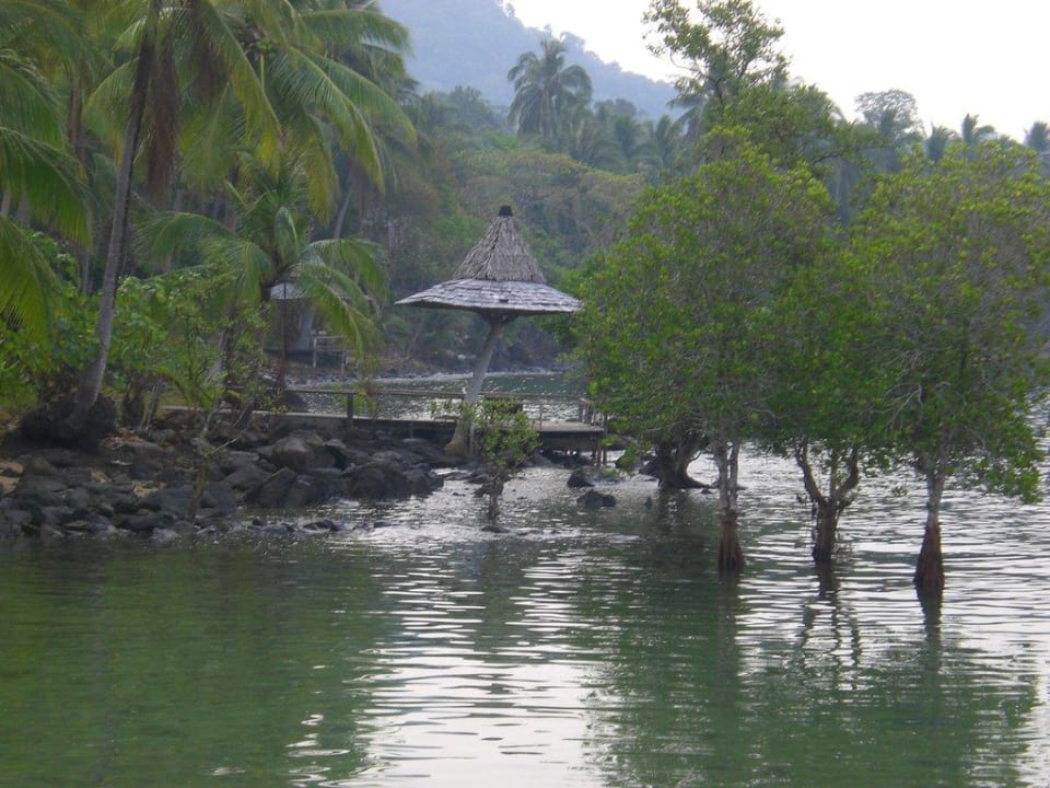 Sitzgelegenheit direkt am Wasser Bai Lan Bay Resort