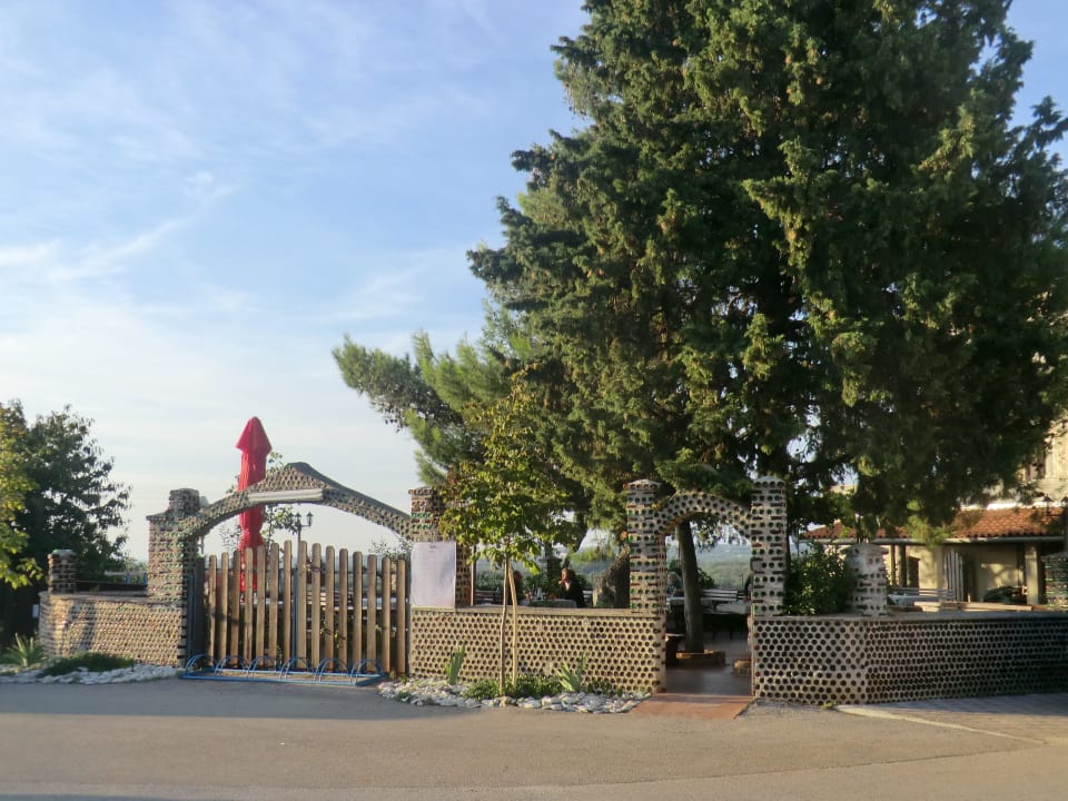 Zugang zum Restaurant Apartment Milena