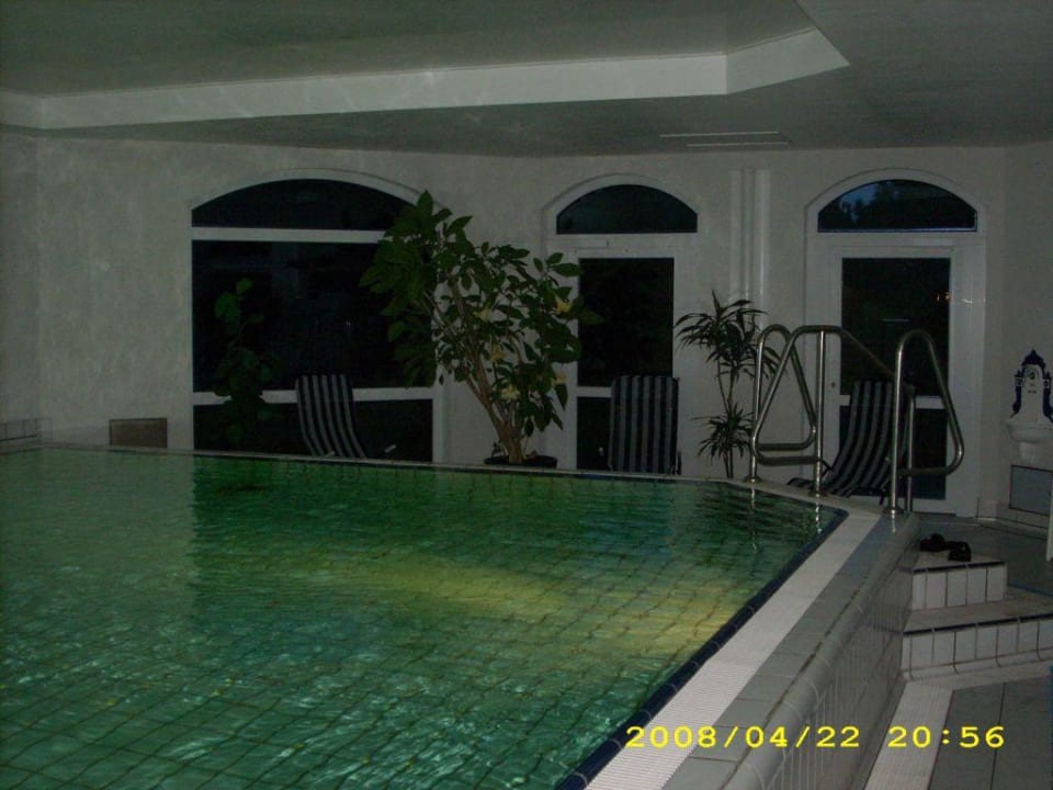 Pool im Dämmerlicht Apartmenthaus Wattwurm