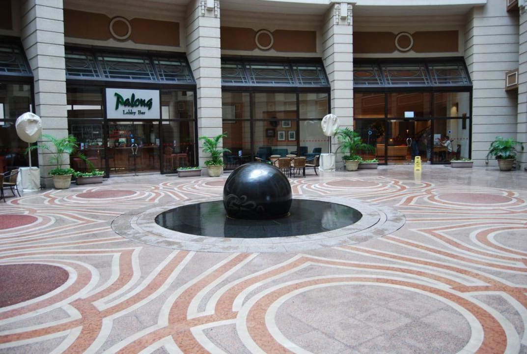 Innenhof des Hotels Rendezvous Hotel Singapore