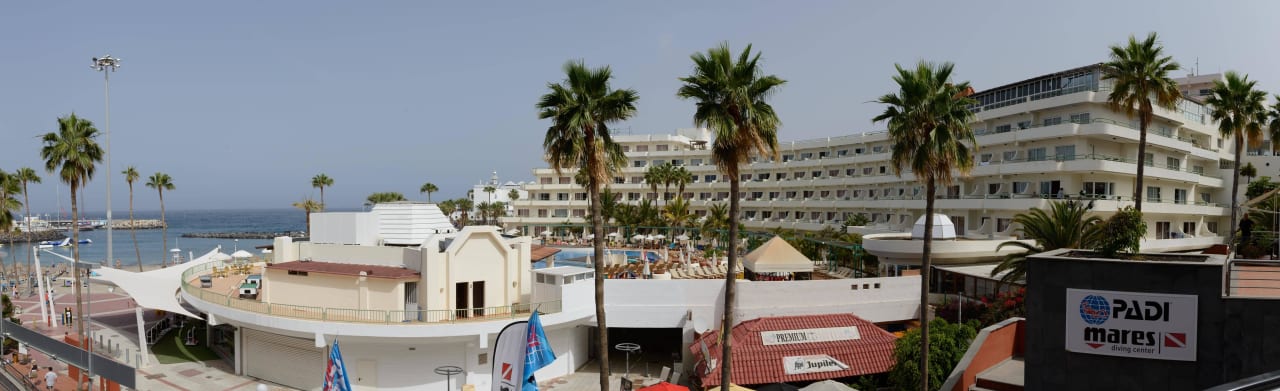 Einkaufmeile, Ausblick zum Hotel HOVIMA La Pinta Beachfront Family Hotel