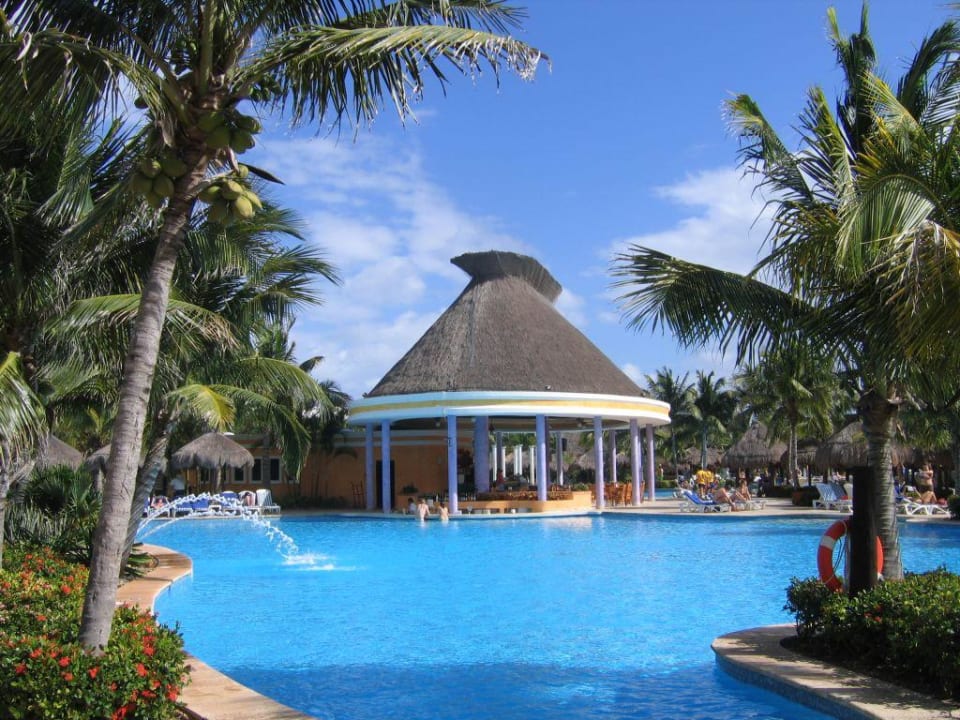 Pool & Poolbar Iberostar Waves Paraiso del Mar