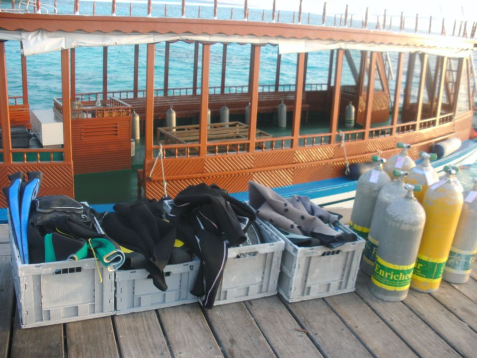 Tauchboot am Morgen NH Collection Maldives Reethi Resort