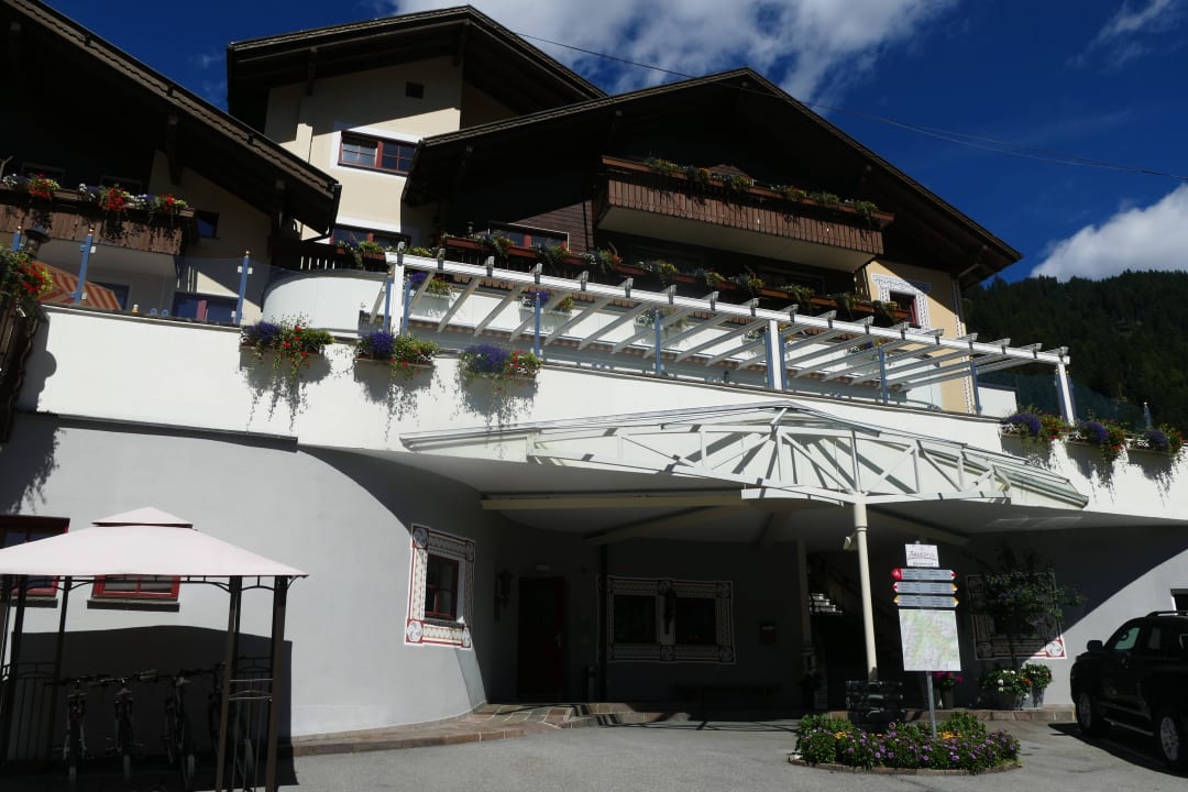 Hoteleingang BergSpa & Hotel Zamangspitze
