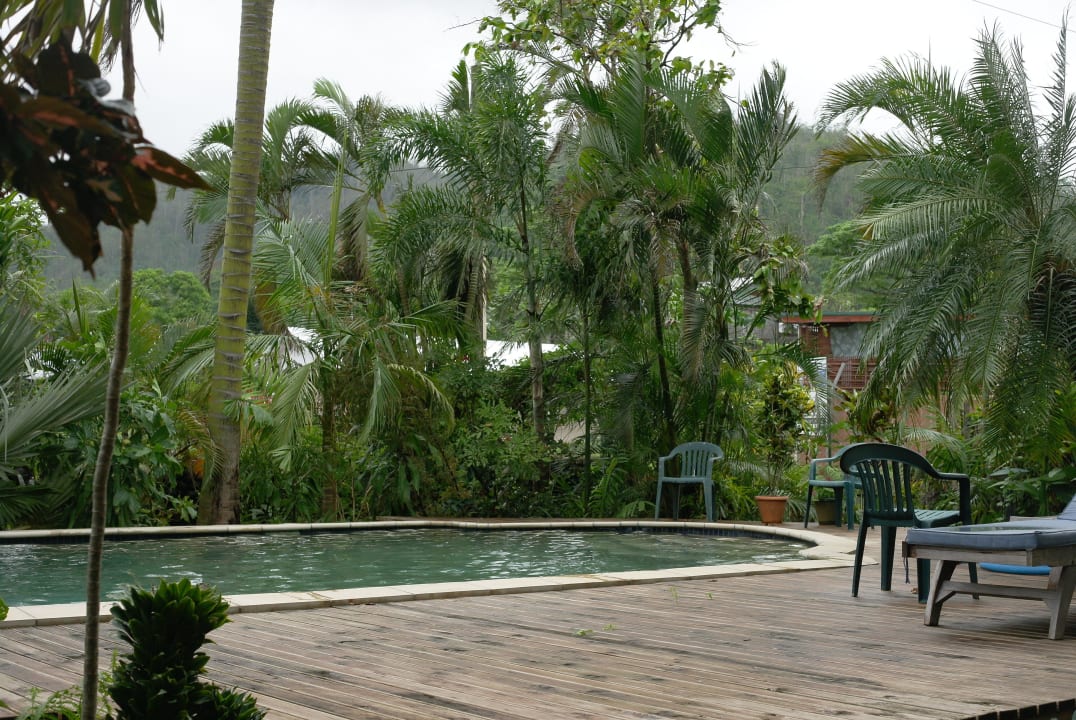 С лежаками Hotel Lynn's Getaway