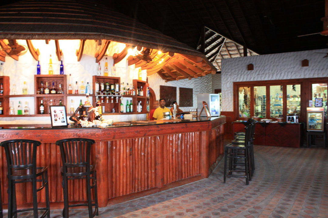 In der Rajviyla Bar Cinnamon Dhonveli Maldives