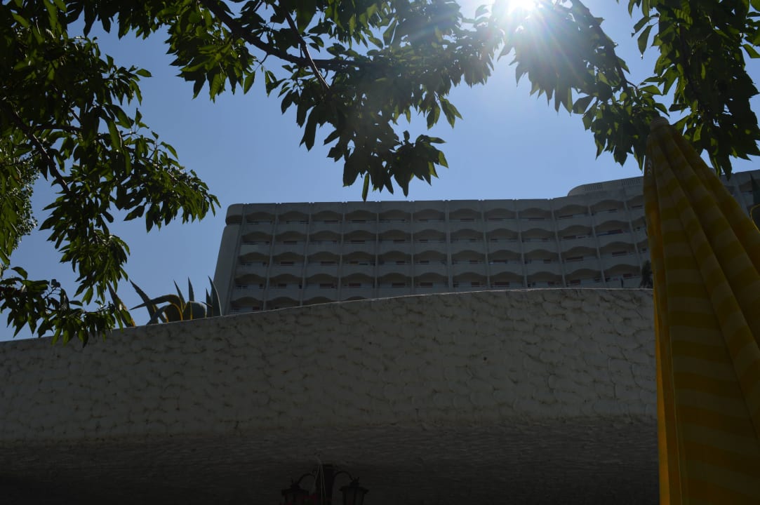 Od strony baru Hotel Athos Palace