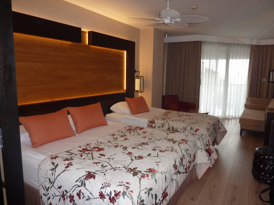 Blick in das neu renovierte DZ Limak Lara Deluxe Hotel & Resort