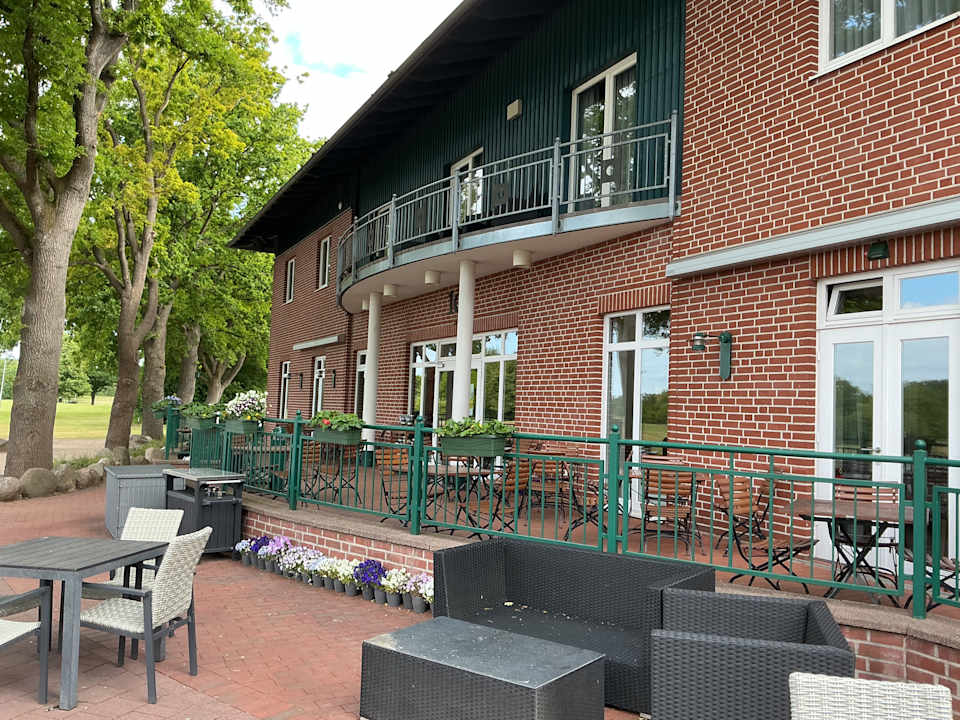 Außenansicht Steigenberger Hotel Treudelberg