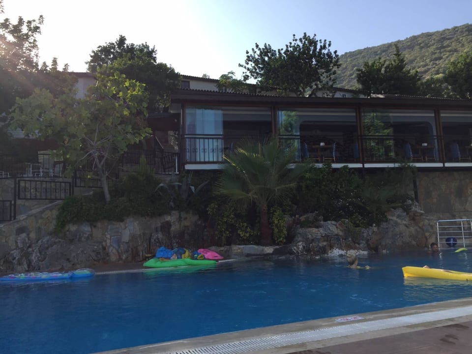 Pool und Speisesaal La Finca Marina
