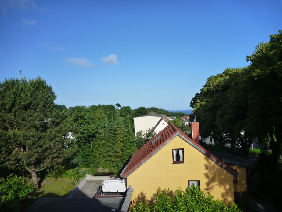Zimmerblick auf Ort und Ostsee Hotel Nordwind