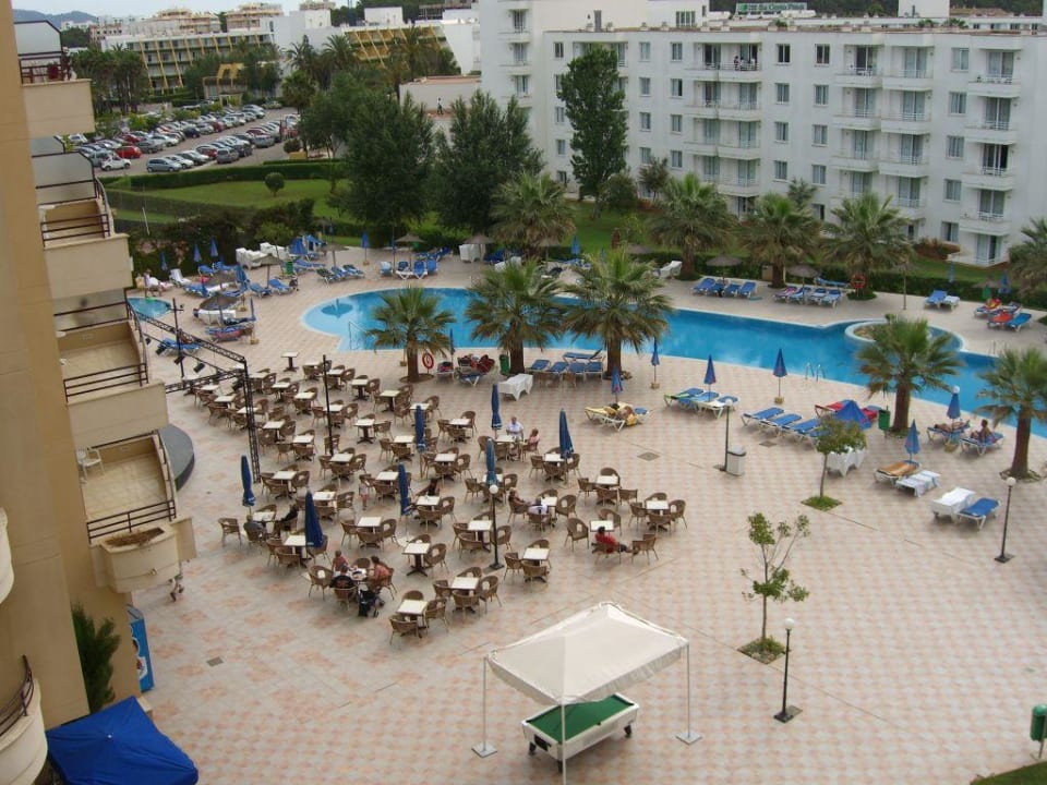 Blick vom Haus 1 auf den Pool allsun App.-Hotel Orient Beach