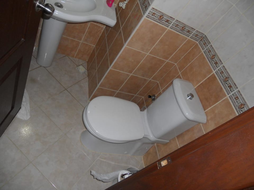 Das etwas zu kleine Bad Club Turtas Beach Hotel