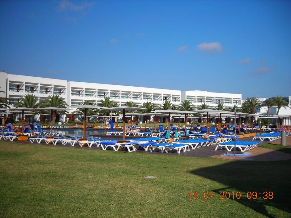 Blick zum Animationspool Grand Palladium Select Palace Ibiza