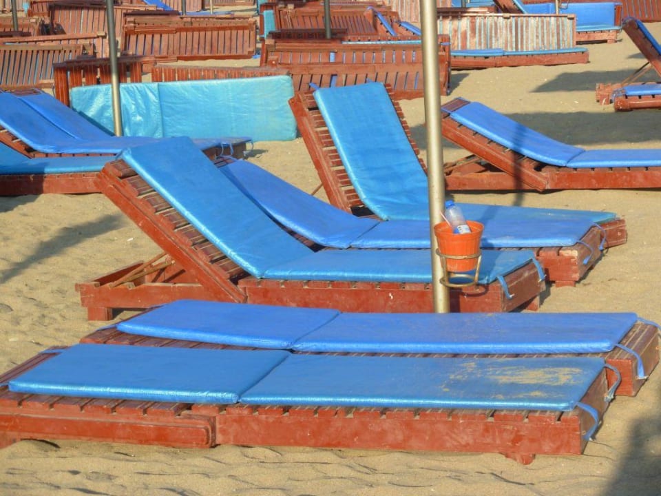 Liegestühle am Strand Ali Bey Club