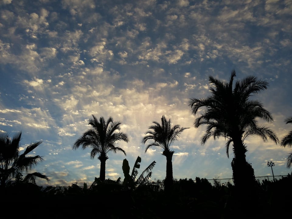 Sonnenuntergang von der Poolbar Hotel Miracle Resort