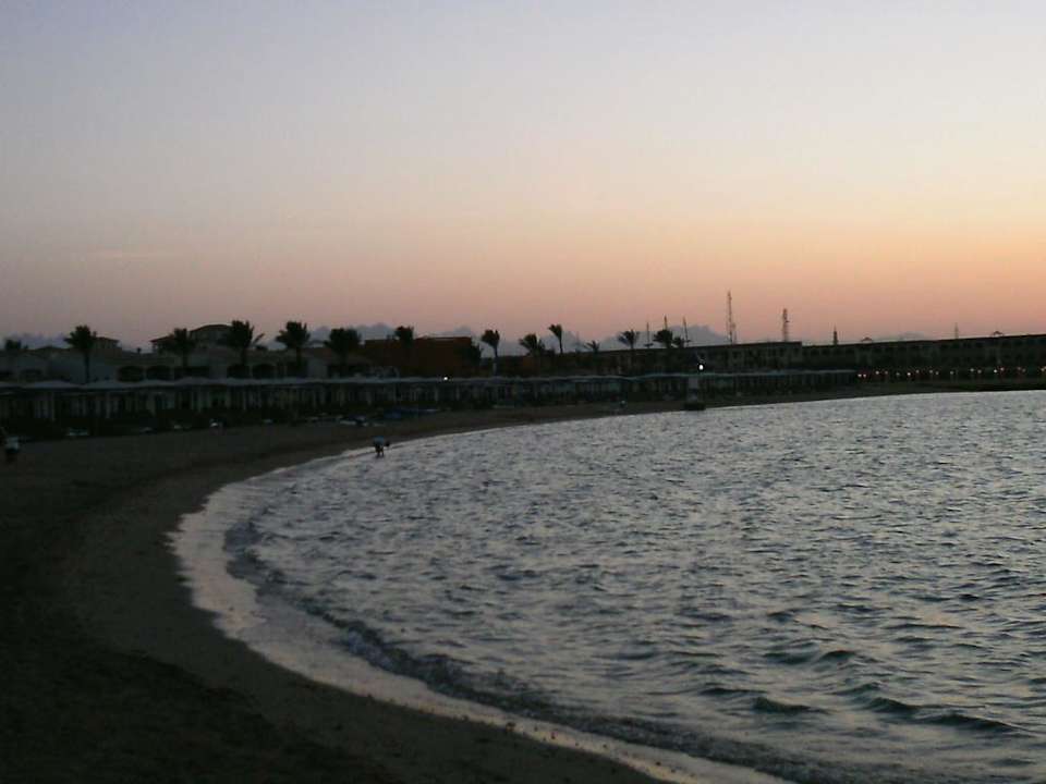 Bei Nacht bzw. während des Sonnenuntergangs Pickalbatros Alf Leila Wa Leila Resort - Neverland Hurghada