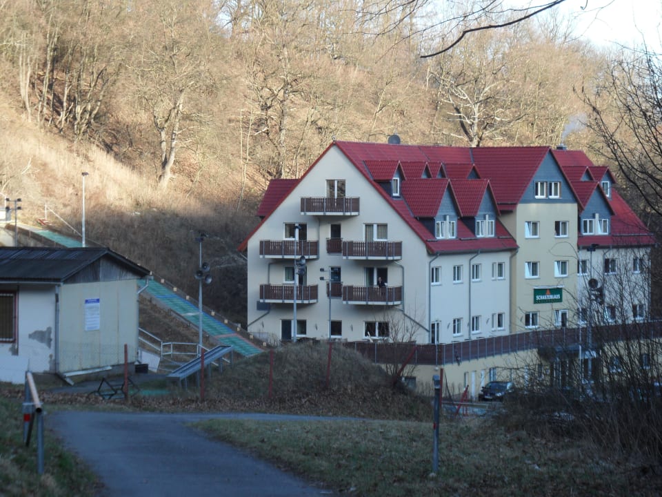 Blick aufs Hotel aus dem Wald kommend REGIOHOTEL Schanzenhaus Wernigerode