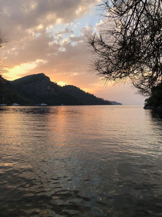 Strand Hillside Beach Club