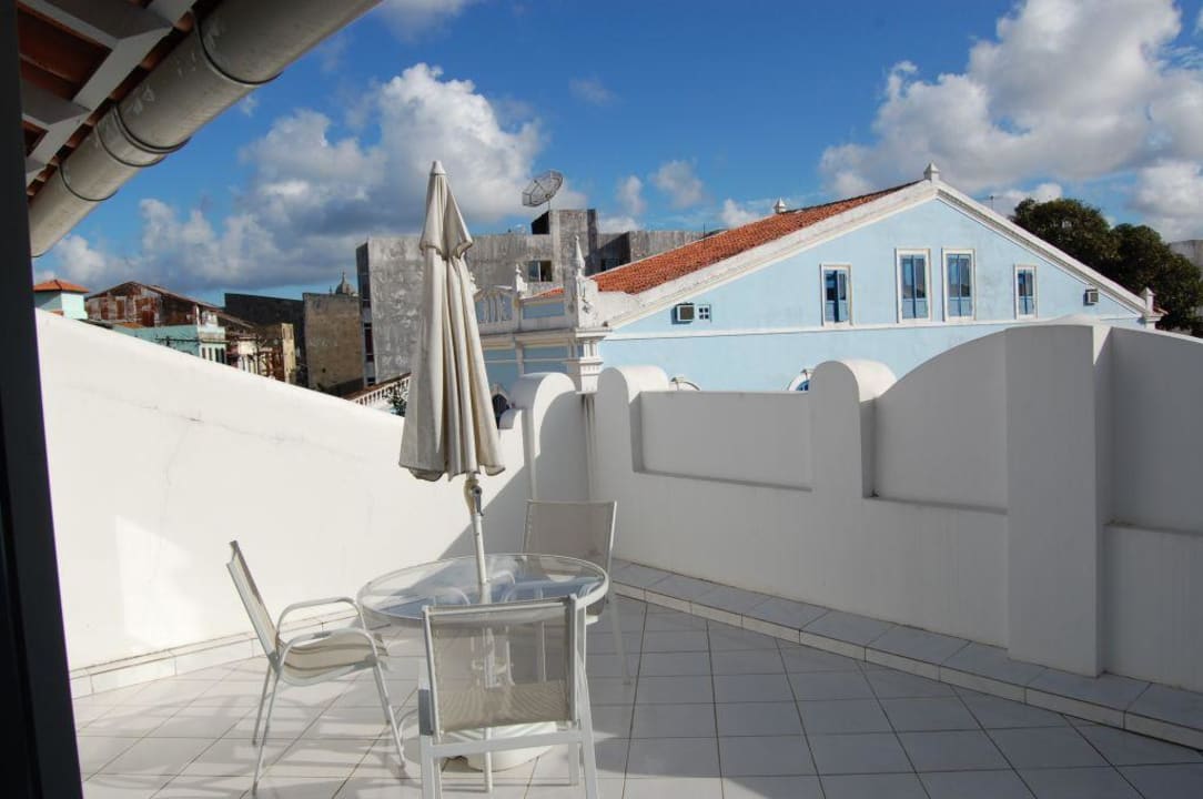Blick von der Dachterrasse in Richtung Hauptgebäude Barroco Pousada