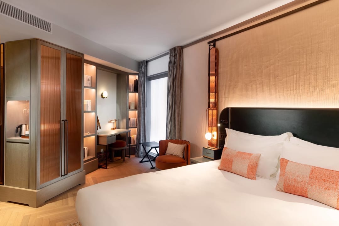 Zimmer Hart Shoreditch Hotel London, Curio Collection by Hilton