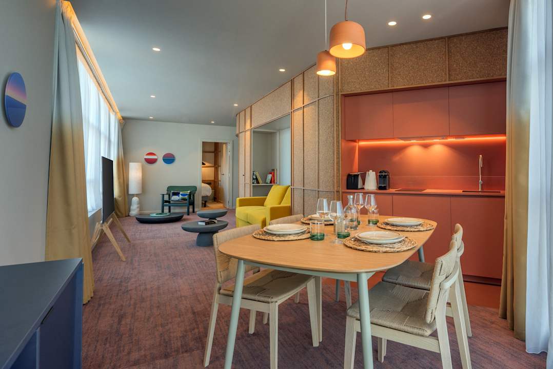 Zimmer Canopy by Hilton Cannes