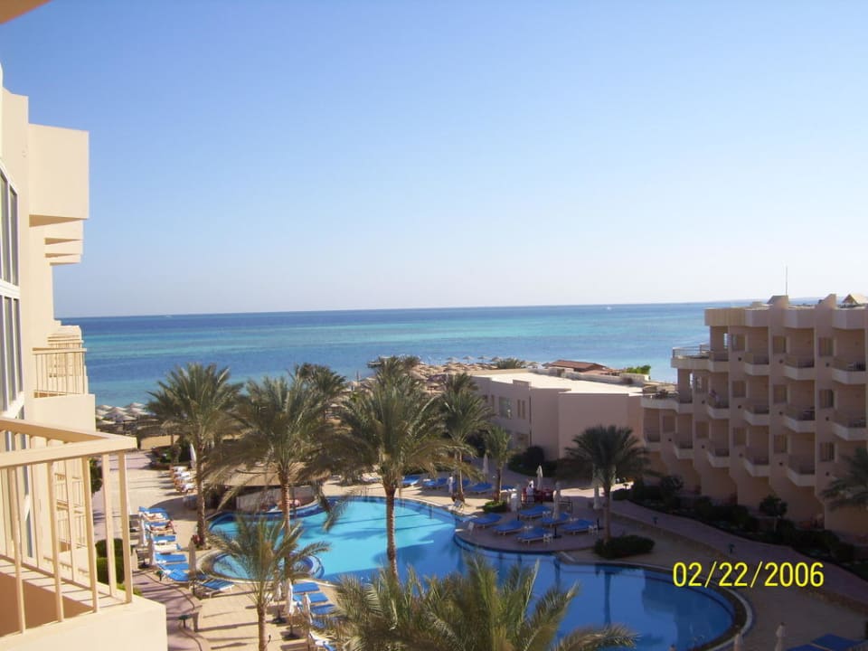 Ausblick von der Terrasse Sea Star Beau Rivage
