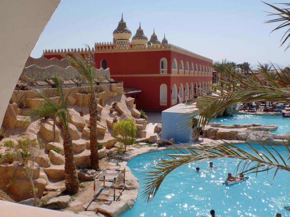 Teil des Hauptpools Pickalbatros Alf Leila Wa Leila Resort - Neverland Hurghada