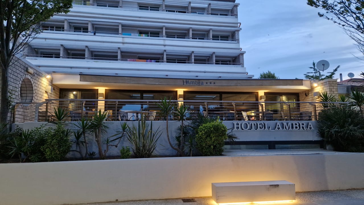 Außenansicht Hotel Ambra