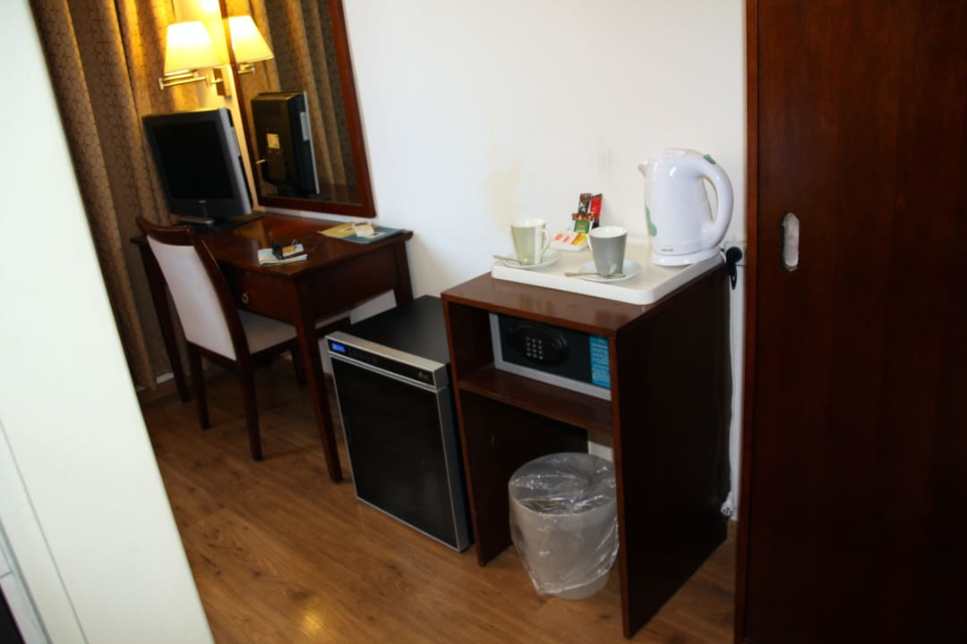 Schreibtisch, Tv, Kühlschrank Art Gallery Hotel Haifa