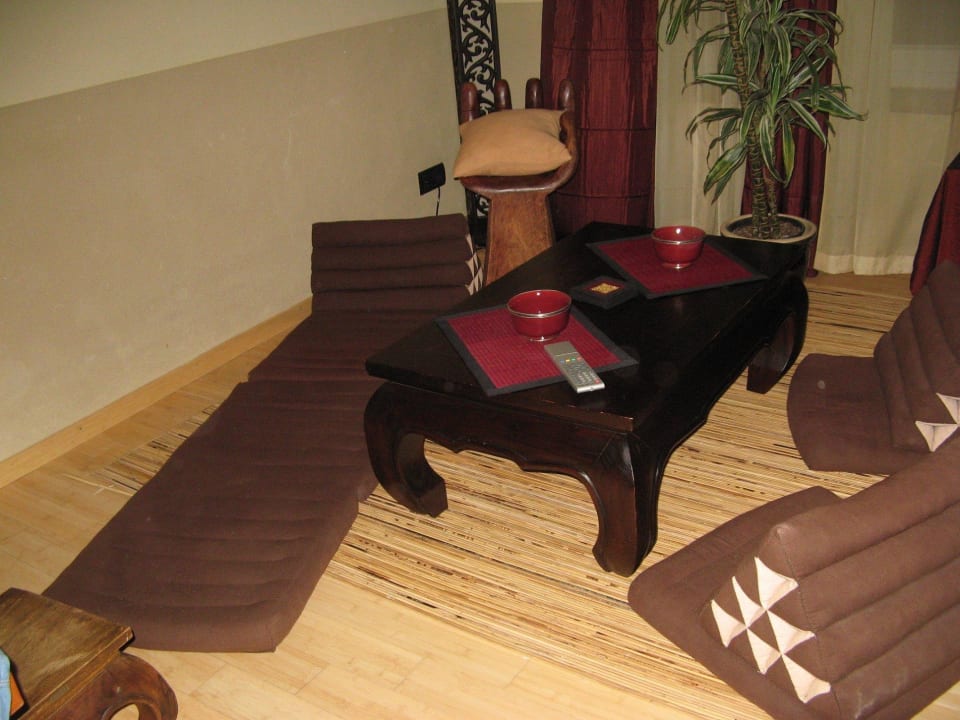 Der Sessel lässt sich zur Liege ausklappen June Six Hotel Hannover City