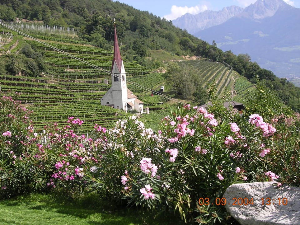 St. Ulrich Kirche - Hintergrund Hirzer und Ifingergebiet Oberangerhof