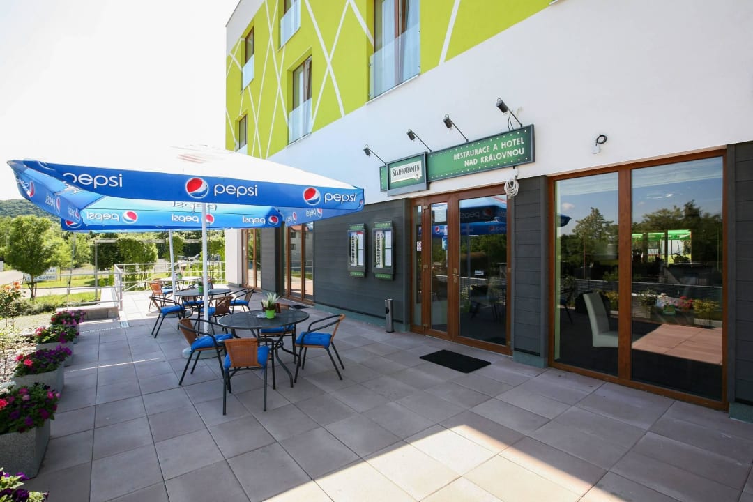 Hotelová restaurace - zahrádka Nad Královnou Hotel & Restaurant