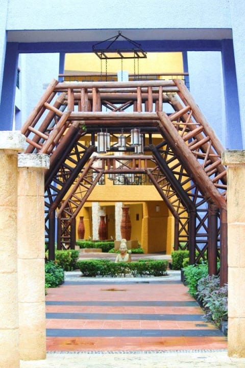 Innenhof Iberostar Selection Paraiso Maya Suites