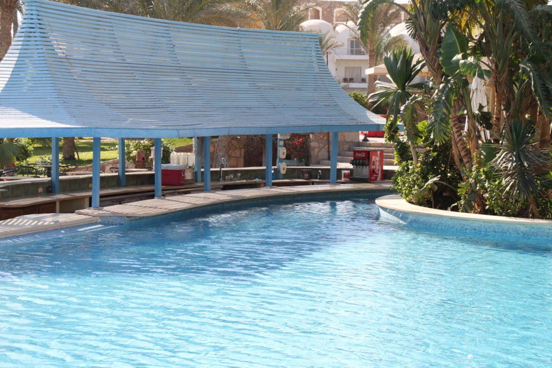 Poolbar Brayka Bay Resort
