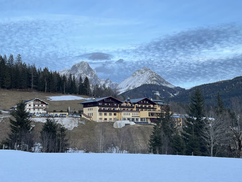 Außenansicht Hotel Neubergerhof