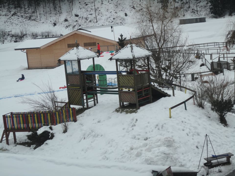 Spielplatz hinter dem Hotel Kinderhotel Felben