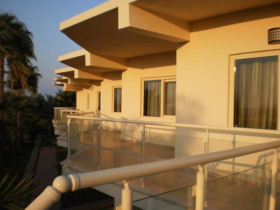 Zugang Bungalows 1. OG Oscar Resort Hotel