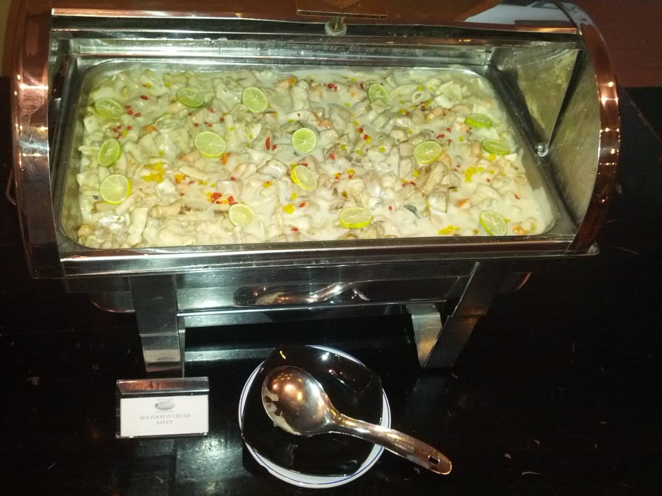 Fisch mit Cremesoße Mermaid Hotel & Club