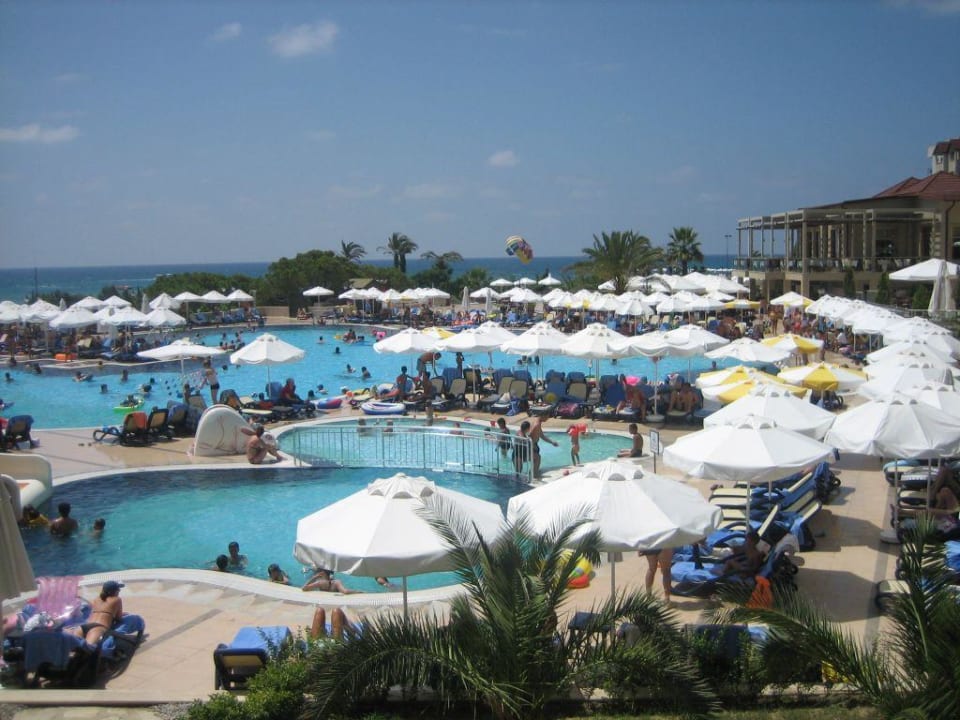 Der riesengrosse Pool Arcanus Hotels Sorgun