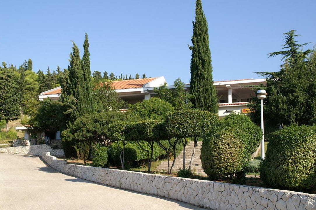 Empfangsgebäude Gartenseite Medena Apartments