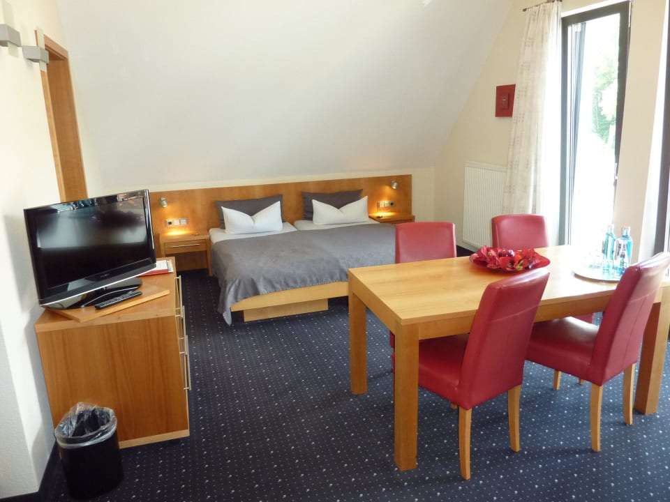 Blick auf das Doppelbett Hotel & Gasthaus Goldener Hirsch