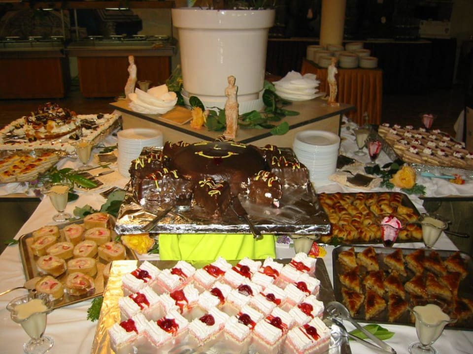 Eine kleine Auswahl des Desserts! Duni Royal Pelican Resort