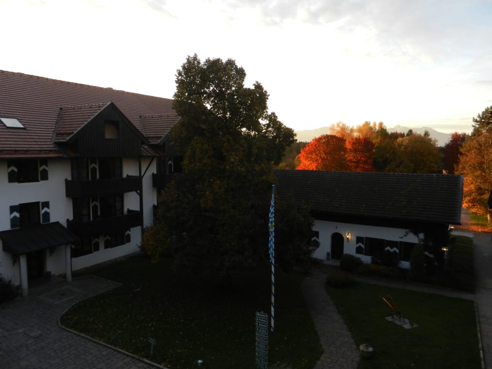 Ausblick vom Balkon in den Innenhof Hotel Gut Ising